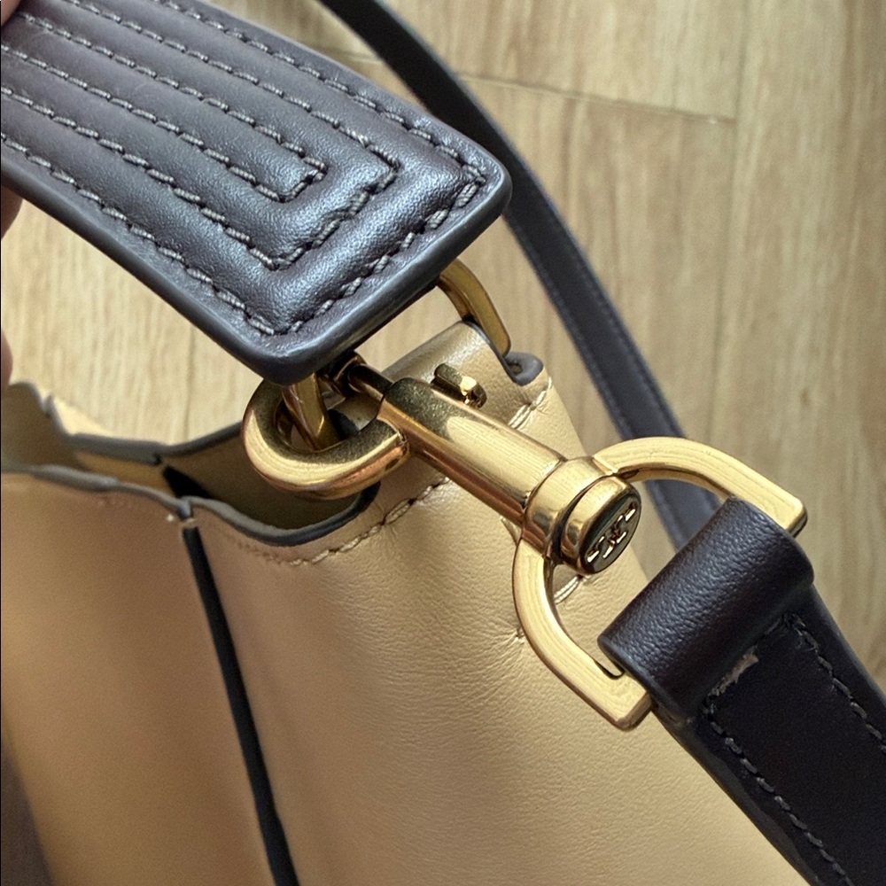 Tory Burch Small McGraw Snake Embossed Bucket Bag - Picture 4 of 6